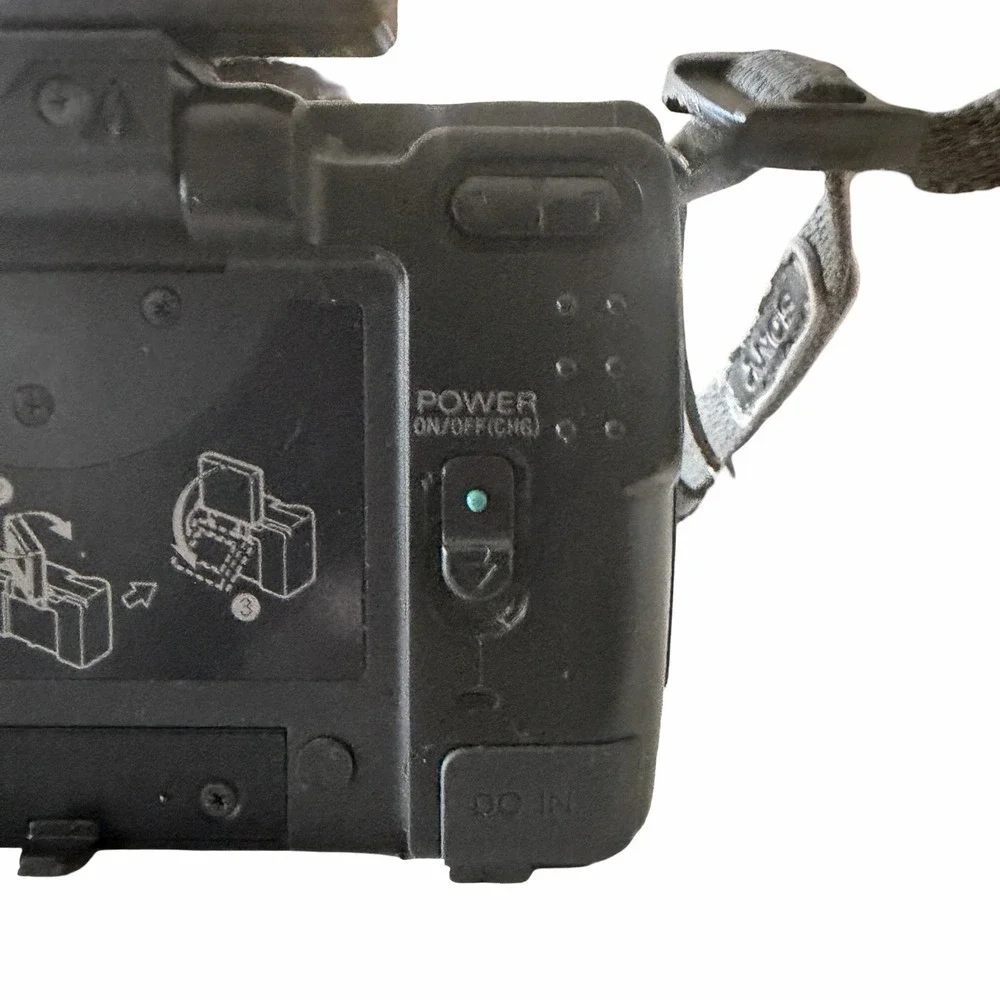 Sony Cyber Shot DSC S30 Digital Camera Flip Screen 1.3 MP Y2K Tested Works